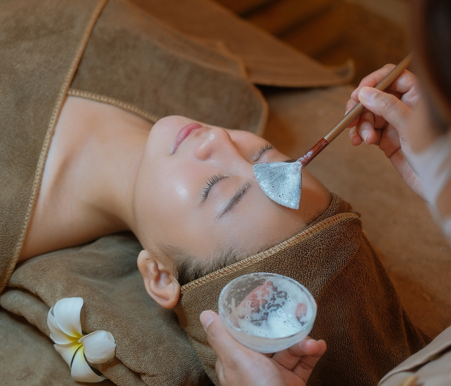 Thanh lọc da không chỉ giúp làm sạch sâu mà còn phục hồi sức sống tự nhiên, giúp da khỏe mạnh và hấp thụ dưỡng chất tốt hơn